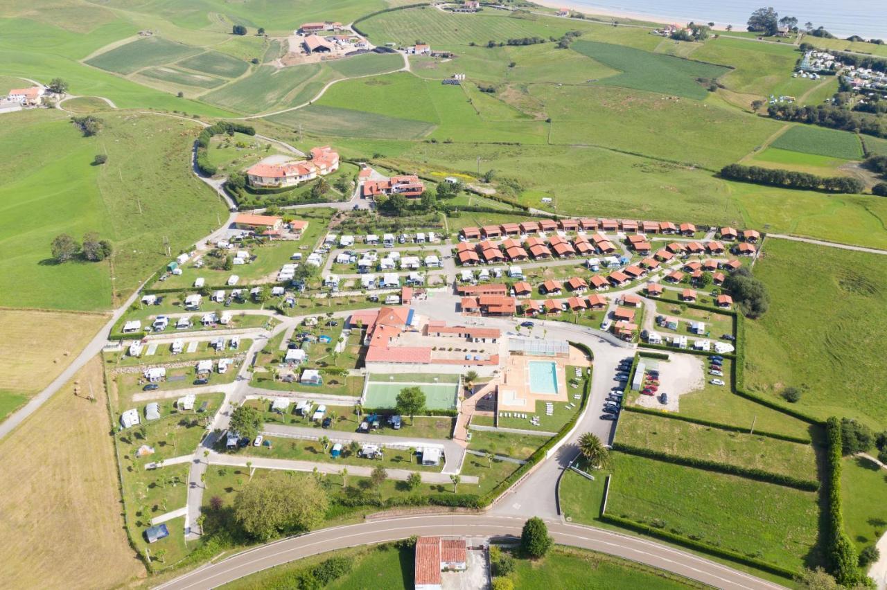 Bungalows Playa De Oyambre San Vicente De La Barquera Kültér fotó