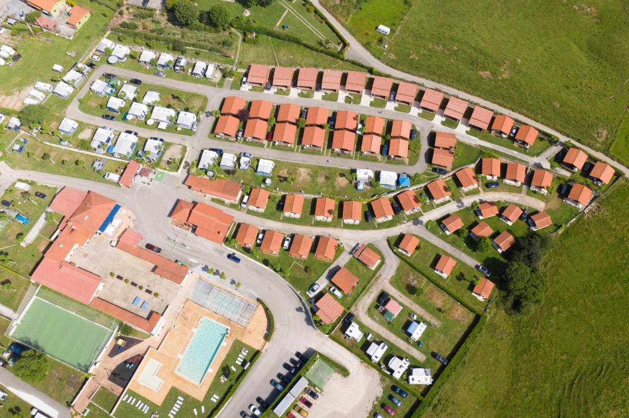 Bungalows Playa De Oyambre San Vicente De La Barquera Kültér fotó