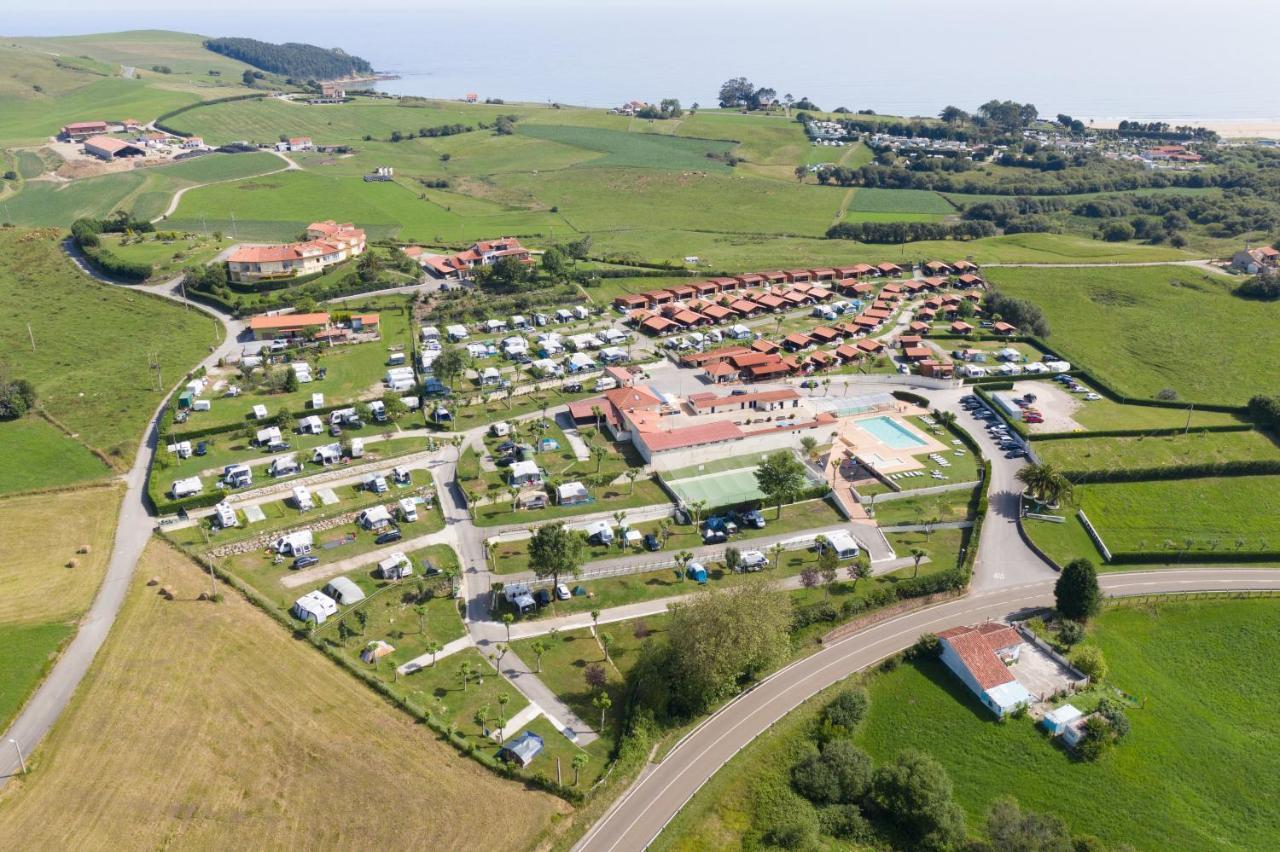 Bungalows Playa De Oyambre San Vicente De La Barquera Kültér fotó